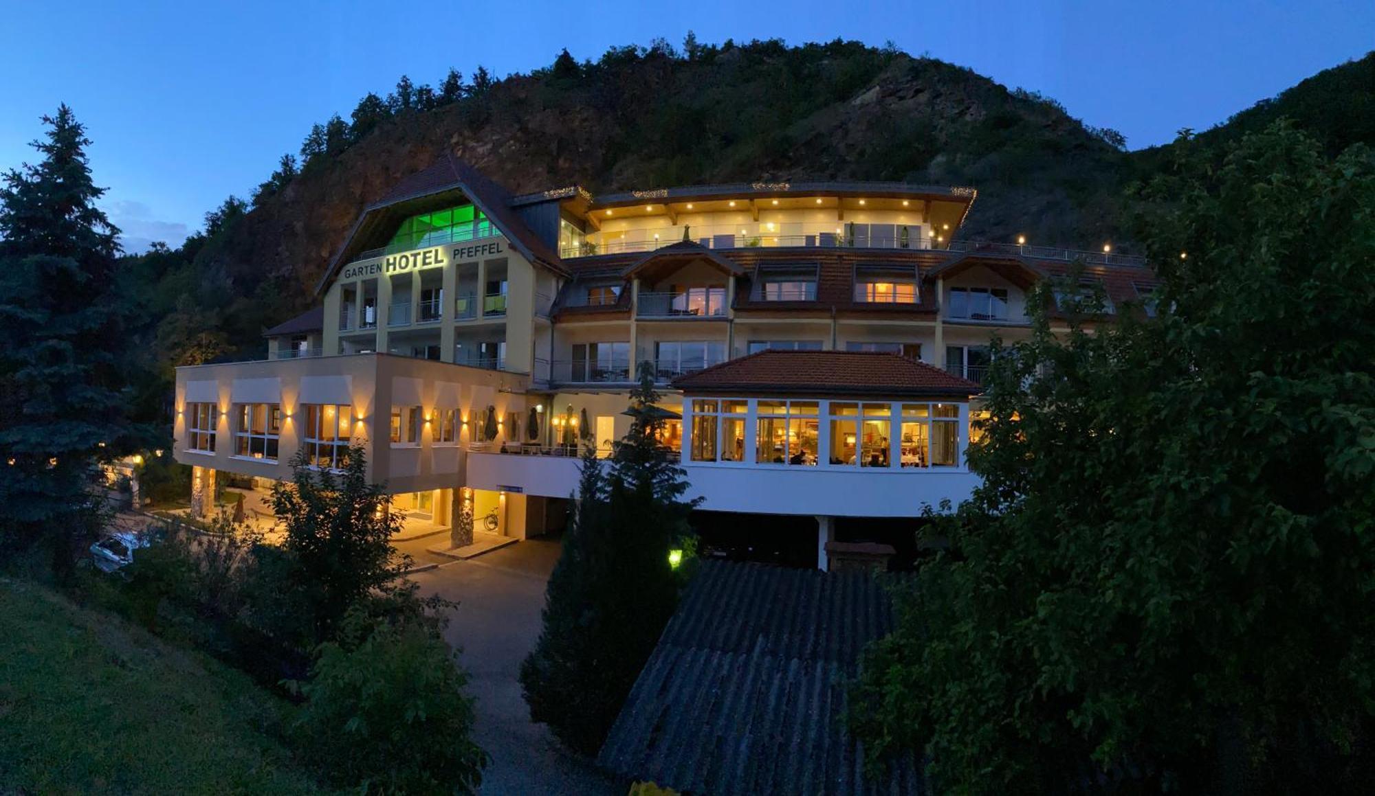 Gartenhotel&Weingut Pfeffel Dürnstein Exterior foto