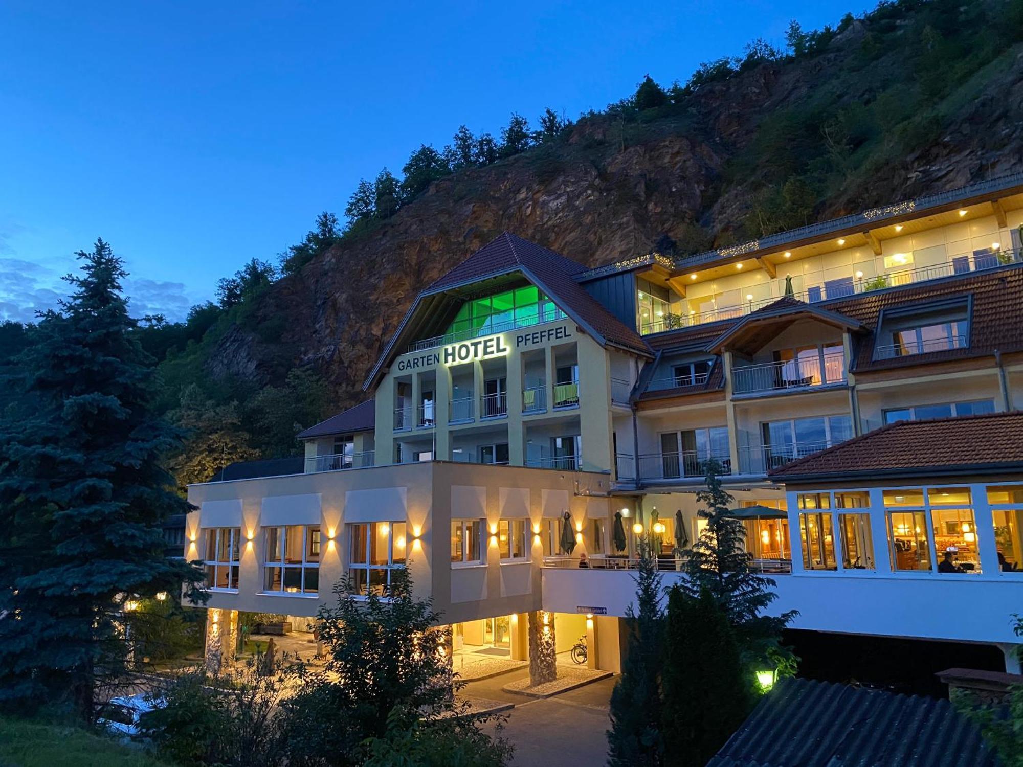 Gartenhotel&Weingut Pfeffel Dürnstein Exterior foto